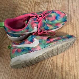 Youth Nike Roshes